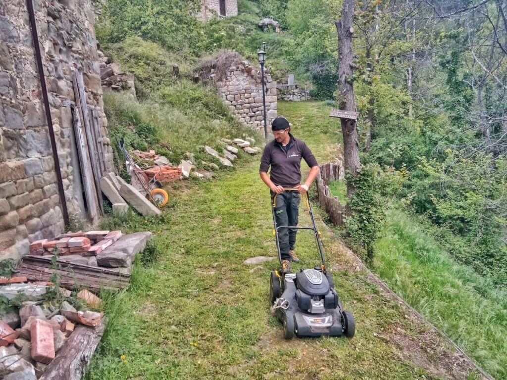 Manutenzione a Laturo, foto Amici di Laturo