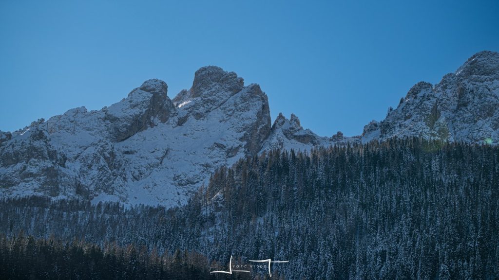 Cima di Bagni e il Campanile di Selvaplana. Foto Luigi Tassi
