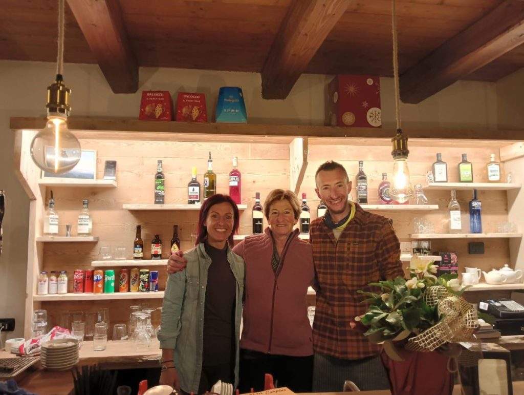 Elisa Giordano, la suocera Vilma Quaranta e il Marito Fabio Cavallo nella rinnovata Baita delle Meschie