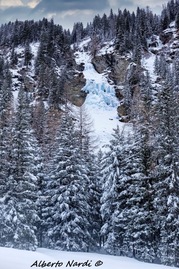 Il Salto del Nido, la più conosciuta cascata di ghiaccio della Val Febbraro. Foto Alberto Nardi