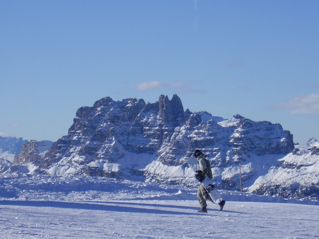 La Croda da Lago, vista dal Faloria @ Wikipedia