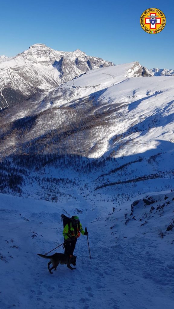 La ricerca di eventuali ulteriori alpinisti travolti dalla valanga. Foto CNSAS