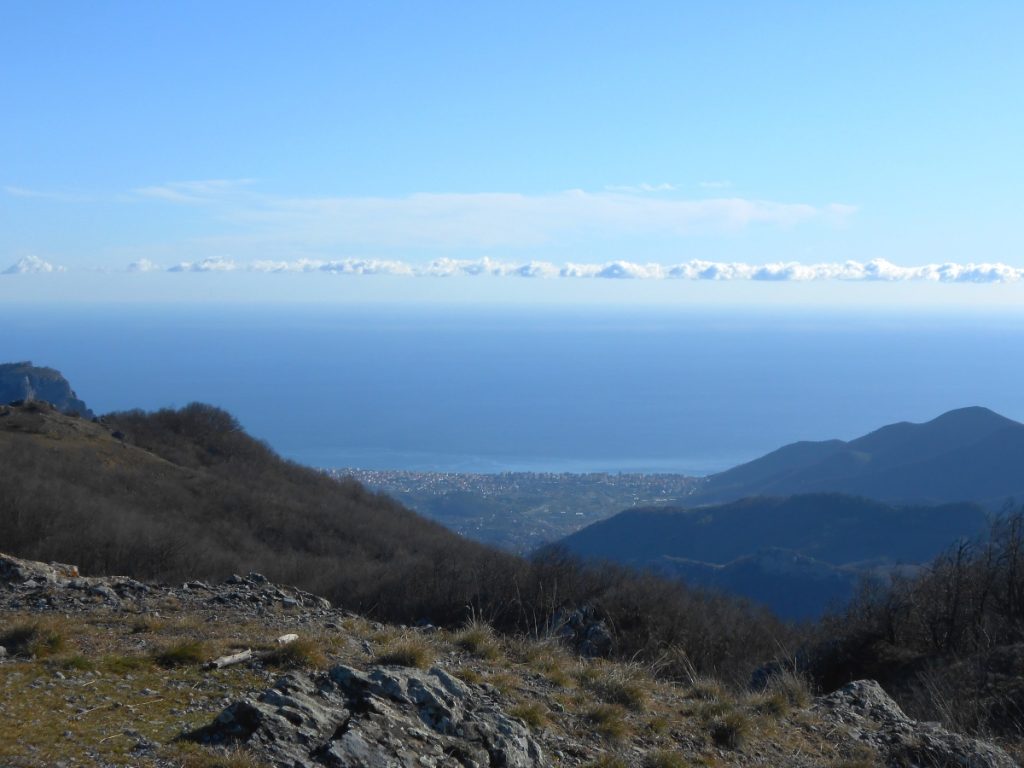 La vista su Loano e il Mar Ligure. Foto Lorenzo Volpe