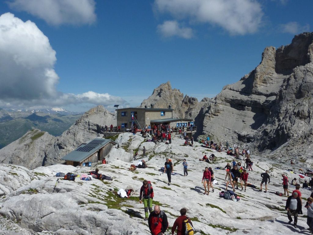 Lo scenario roccioso che circonda il Rifugio XII Apostoli. Foto Omar Oprandi