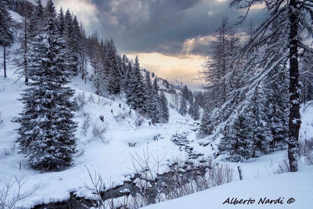 Risalendo la Val Febbraro. Foto Alberto Nardi