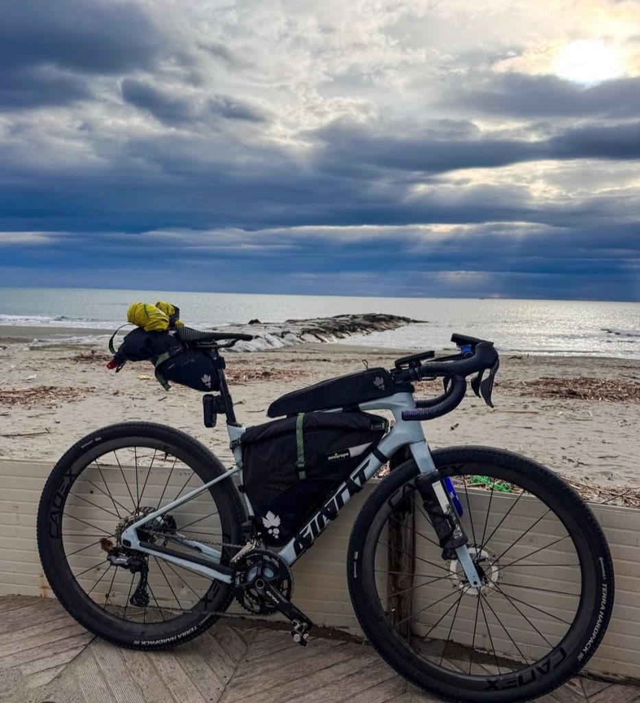 La bici con cui Omar Di Felice affronterà la transmimalaya @IG Omar Di Felice
