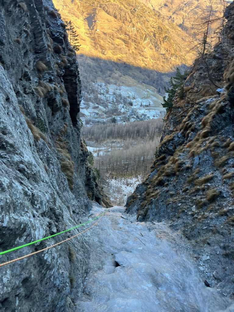 Un canale stretto ma non troppo pendente