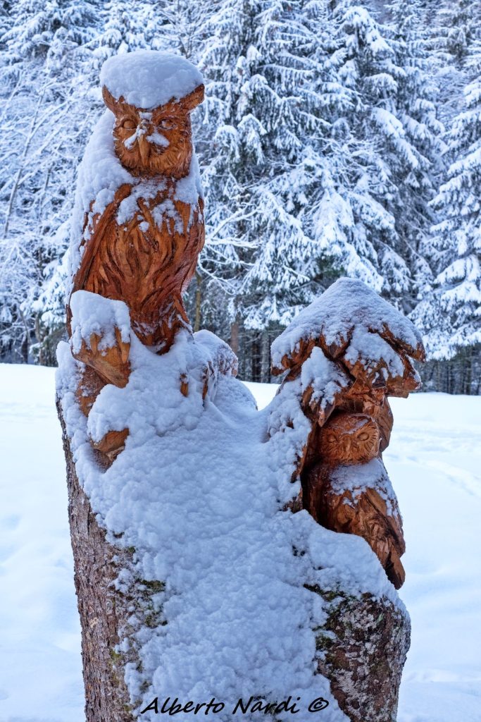 Una delle sculture che si incontrano lungo il percorso. Foto Alberto Nardi