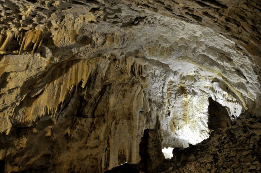 Una sala della Grotta del Cavallone, foto Stefano Ardito