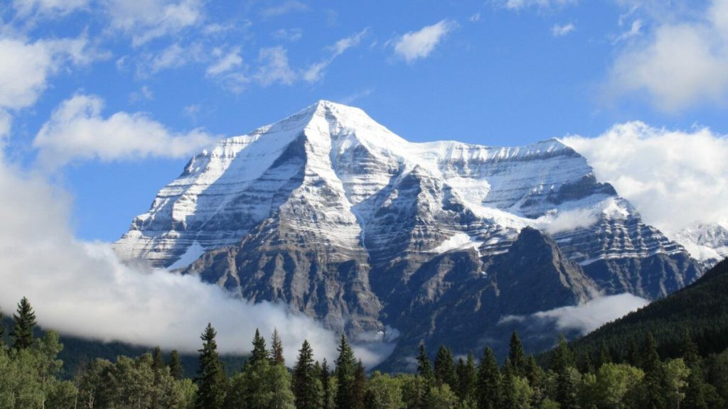 La parete sud del Mount Robson, in Canada