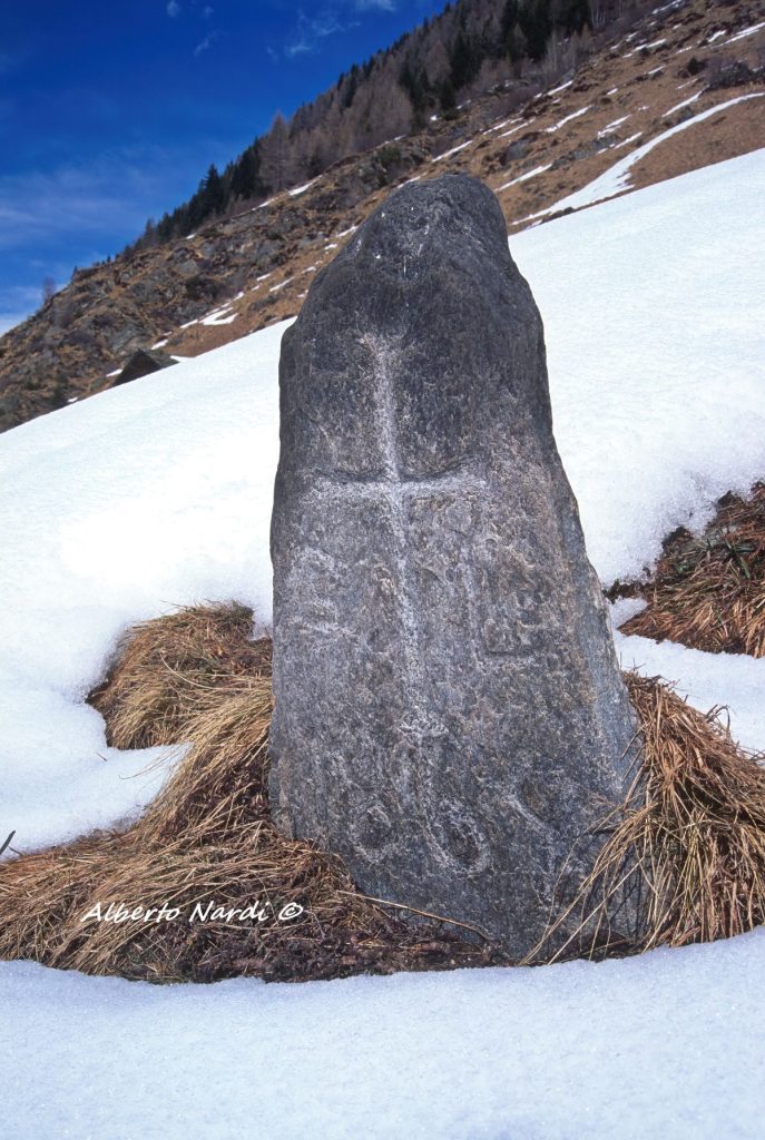 Croce ottocentesca accanto all