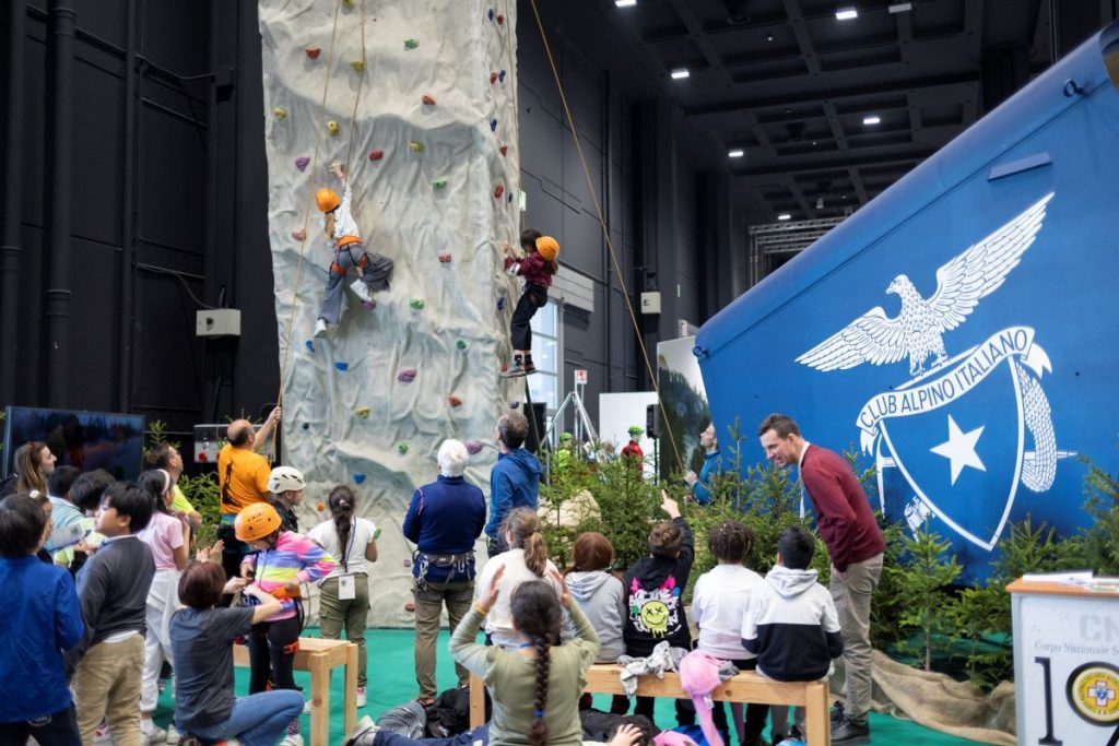 La parete di arrampicata nello spazio del Club Alpino Italiano @Cecilia Nuzzo