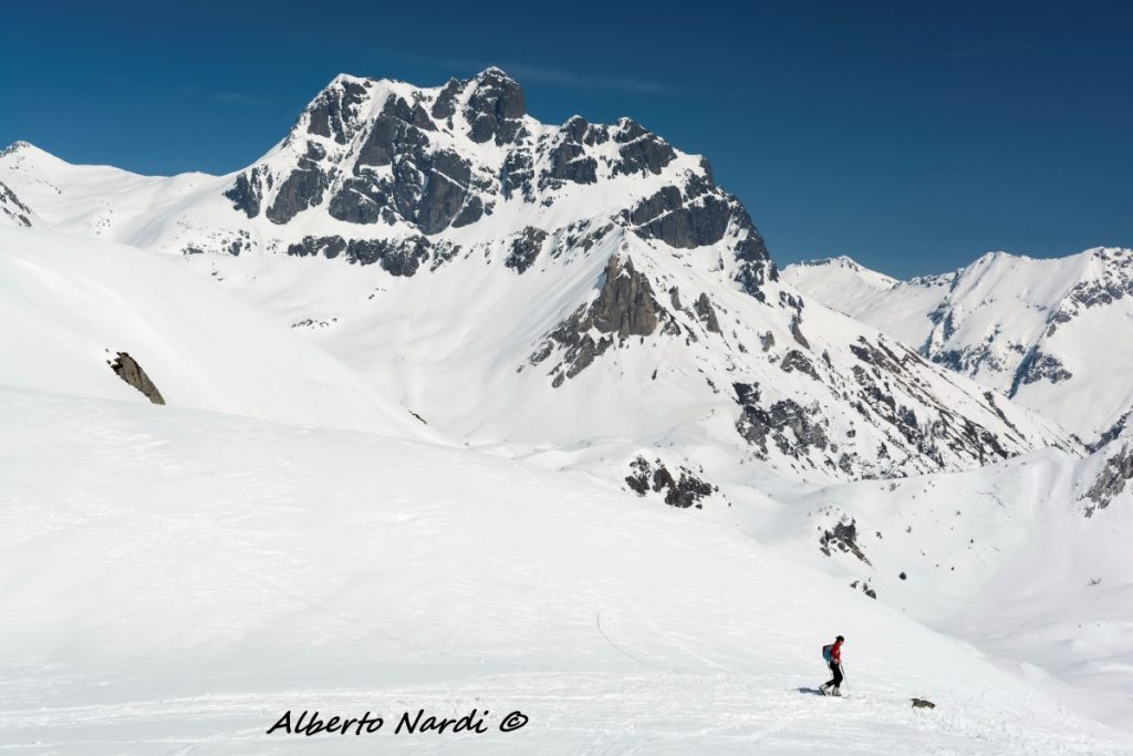 Con gli sci ai piedi del Cornone di Blumone. Foto Alberto Nardi