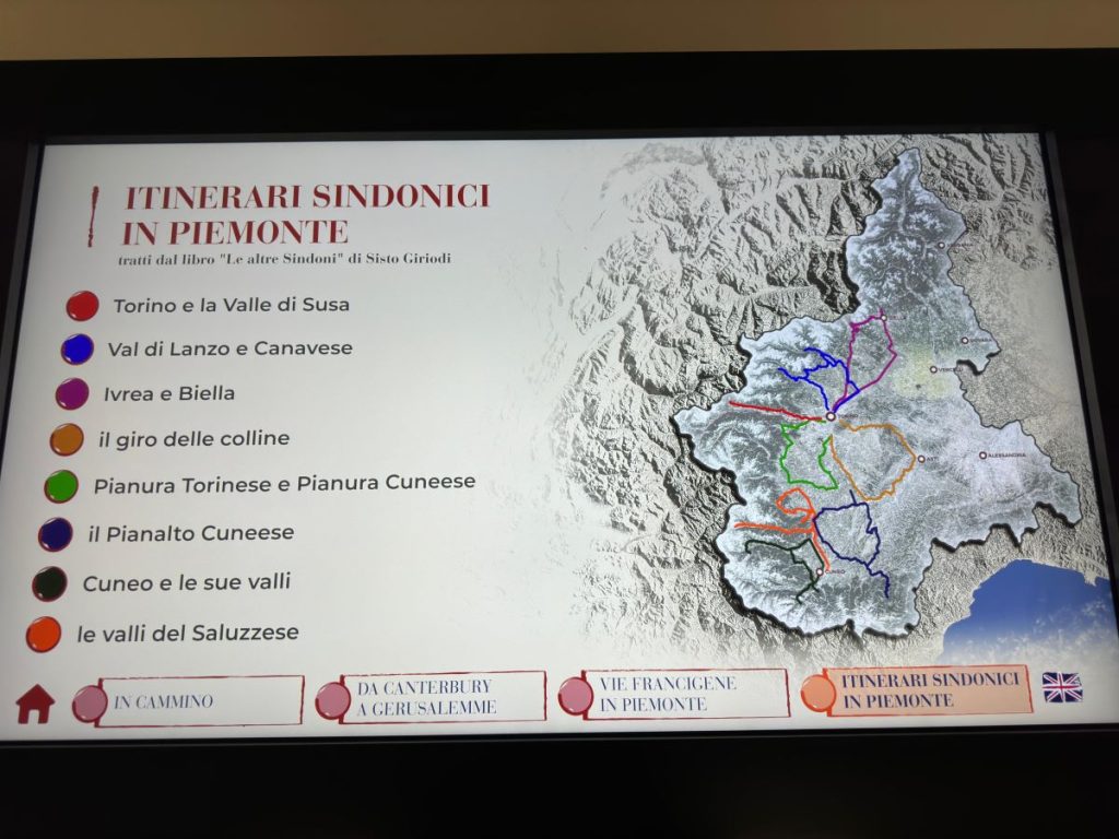 Un pannello della mostra In cammino. La porta di Torino, itinerari sindonici sulla Via Francigena