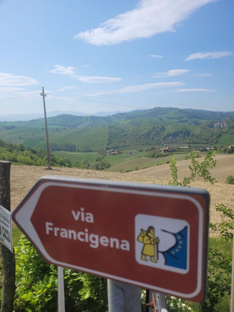 Indicazioni lungo la Via Francigena