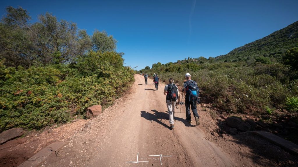 In cammino sul Golgo. Foto Luigi Tassi