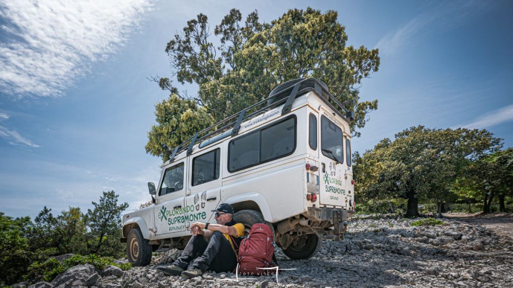 Attimi di relax quando arrivano i rifornimenti. Foto Luigi Tassi