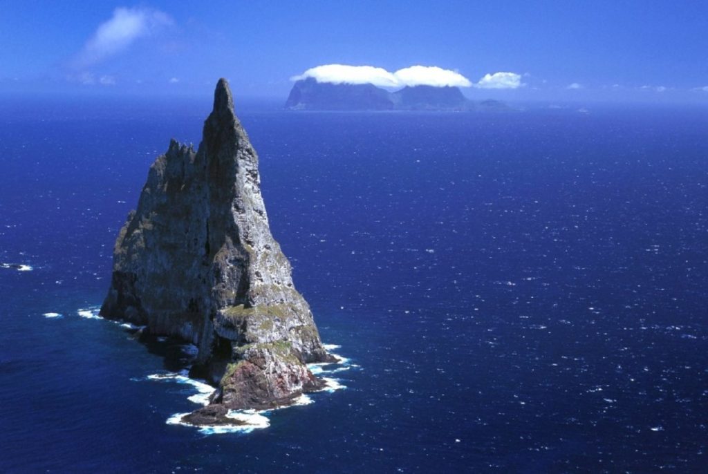 La vista dall'alto della Ball's Pyramid. @ Bryden Allen