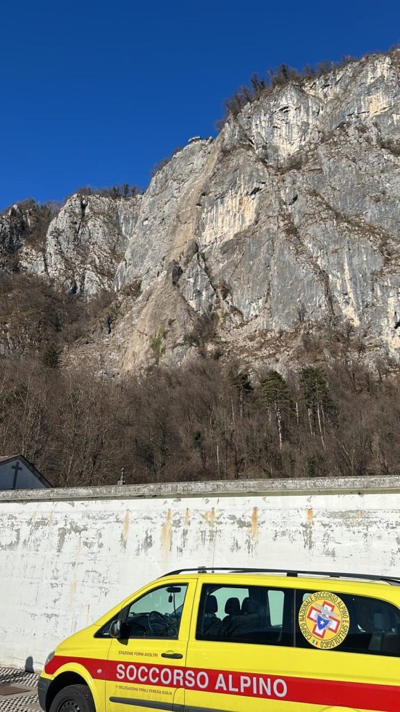 La parete dalla quale si è staccata la frana che ha danneggiato la ferrata @CNSAS