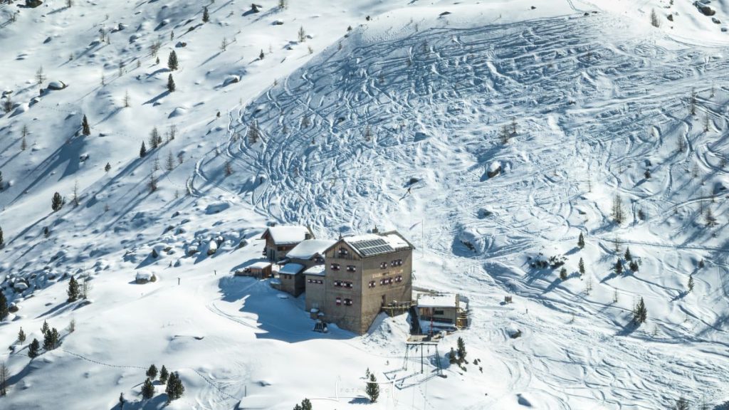Il RIfugio Roma-Kasseler Hütte. Foto Luigi Tassi