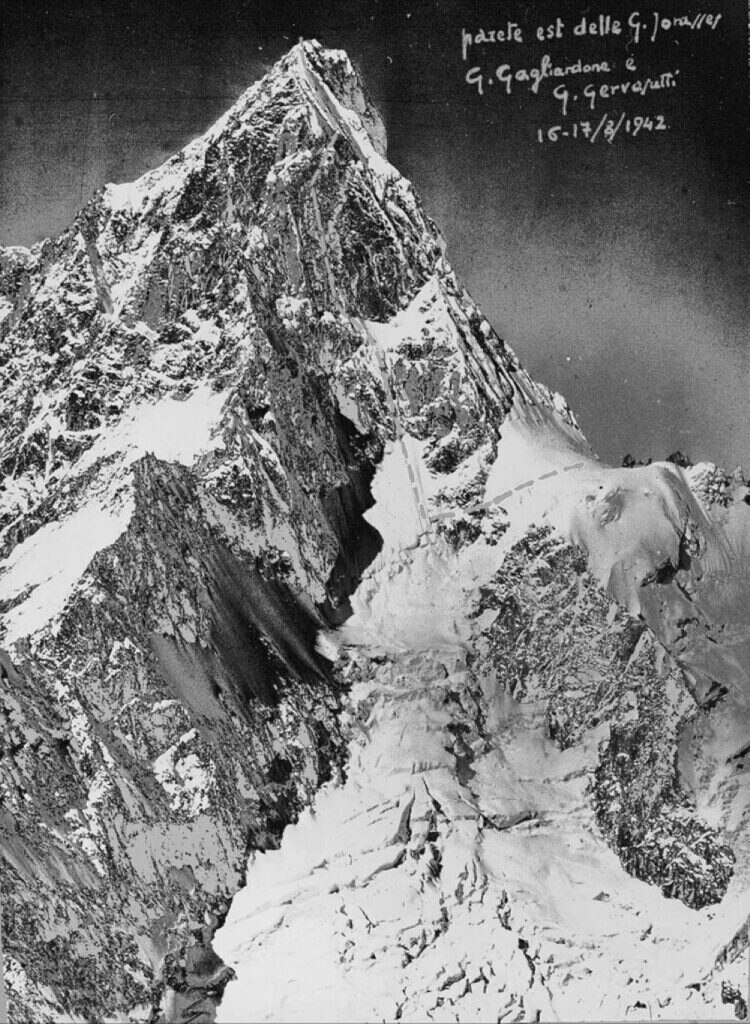 Il tracciato (probabilmente disegnato dal Gervasutti) della via sulla parete est delle Grandes Jorasses. Foto Museo Nazionale della Montagna
