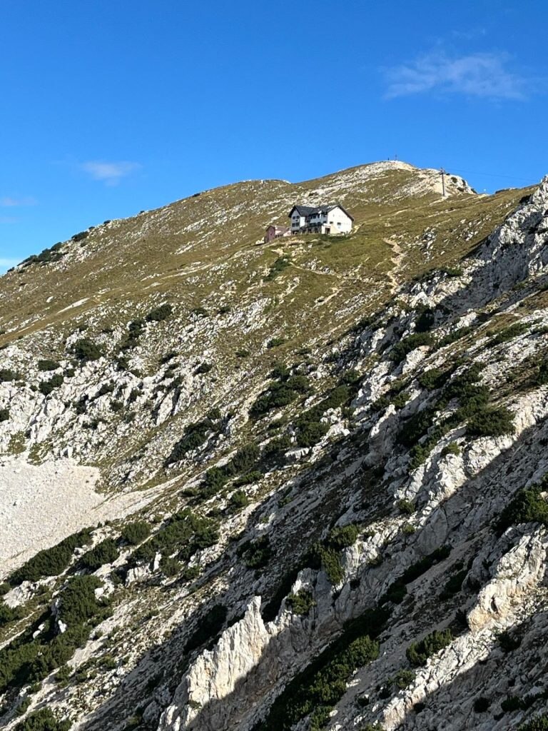 In vista del Rifugio Telegrafo, sul Monte Baldo