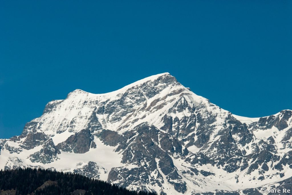 La vetta del Gran Combin come si ammira durante l