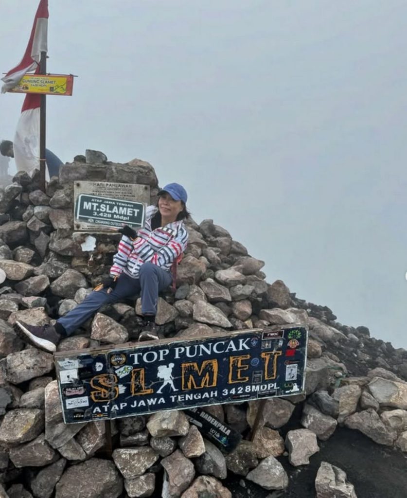 Lilie Wijayati sul Monte Slamet lo scorso novembre @ mamakpendaki