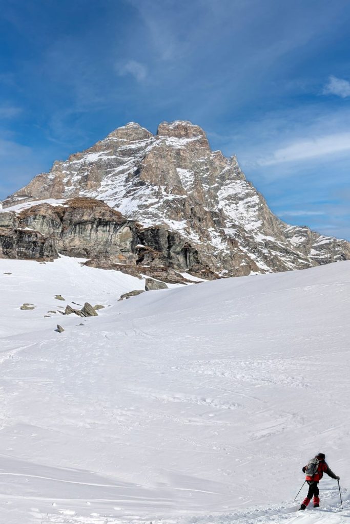 Il Cervino salendo verso il rifugio. Foto Cesare Re