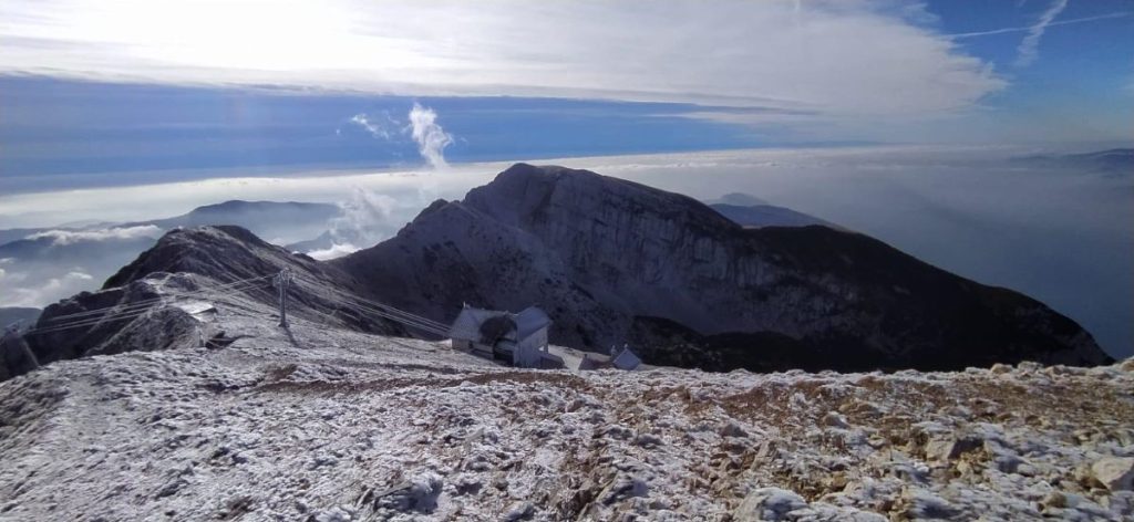 Il rifugio visto da Cima Telegrafo