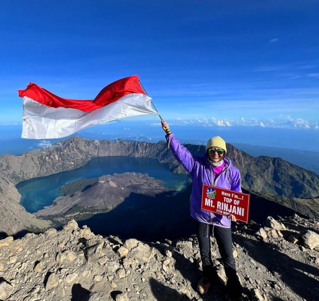 Elsa Laksono sul Monte Rinjani @explorerwithelsa