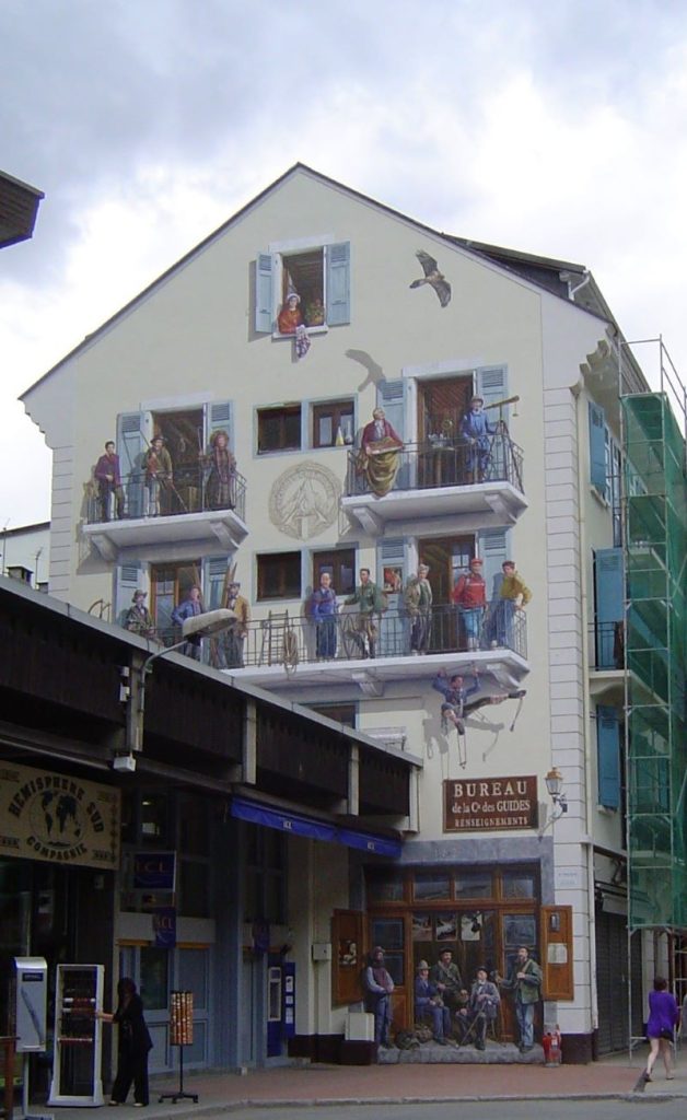 La facciata affrescata del Bureau des Guides a Chamonix @ Wikipedia