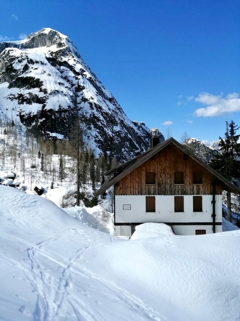 Il rifugio Pellarini in attesa dell