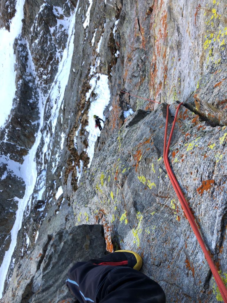 Un momento della salita sulla via del Diedro rosso
