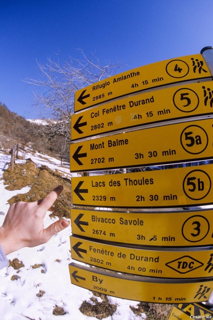 Cartelli alla partenza dell