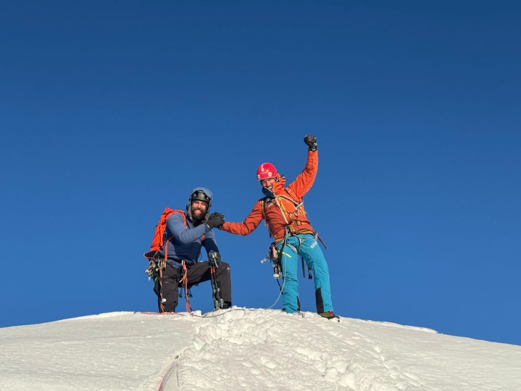 Foto di vetta per Semperboni e Parimbelli. Foto Matteo Piccardi