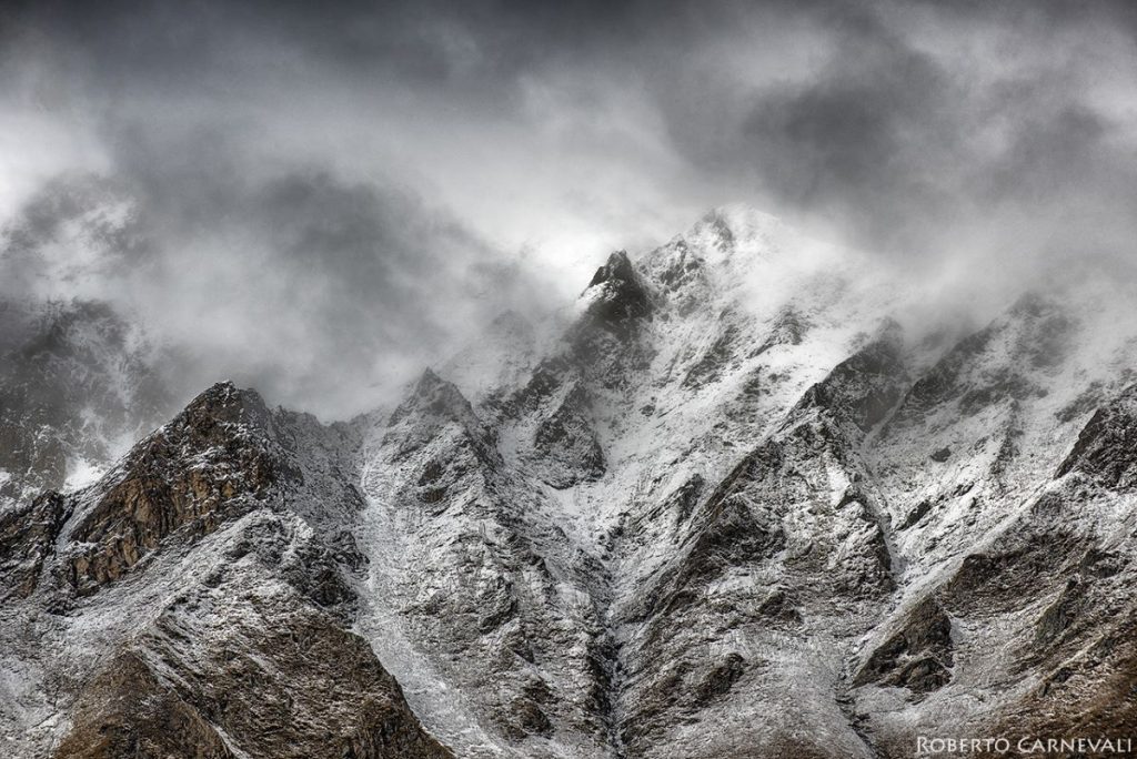 Le vette innevate che coronano la Val di Fundres. Foto Roberto Carnevali