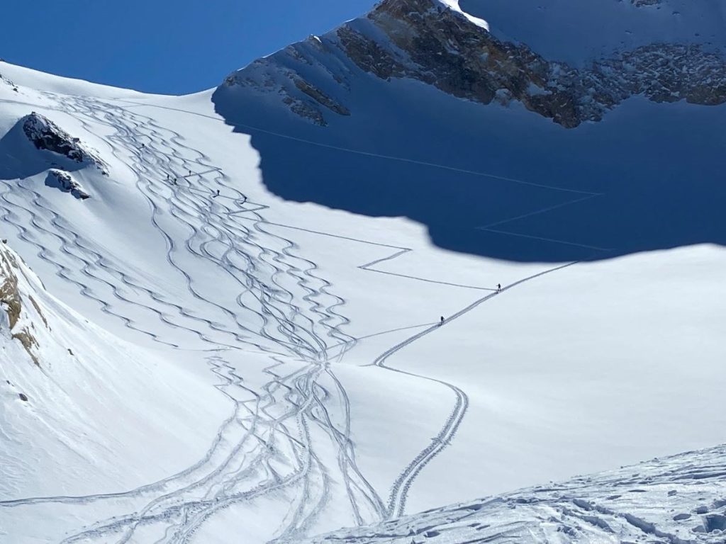 Più di 1200 scialpinisti dormono ogni primavera al Rifugio Benevolo. Foto Melania Lunazzi