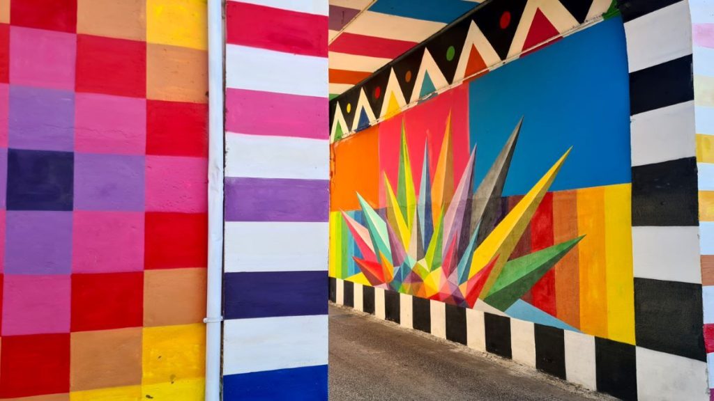 Aielli, uno dei murales dello spagnolo Okuda San Miguel , foto Stefano Ardito