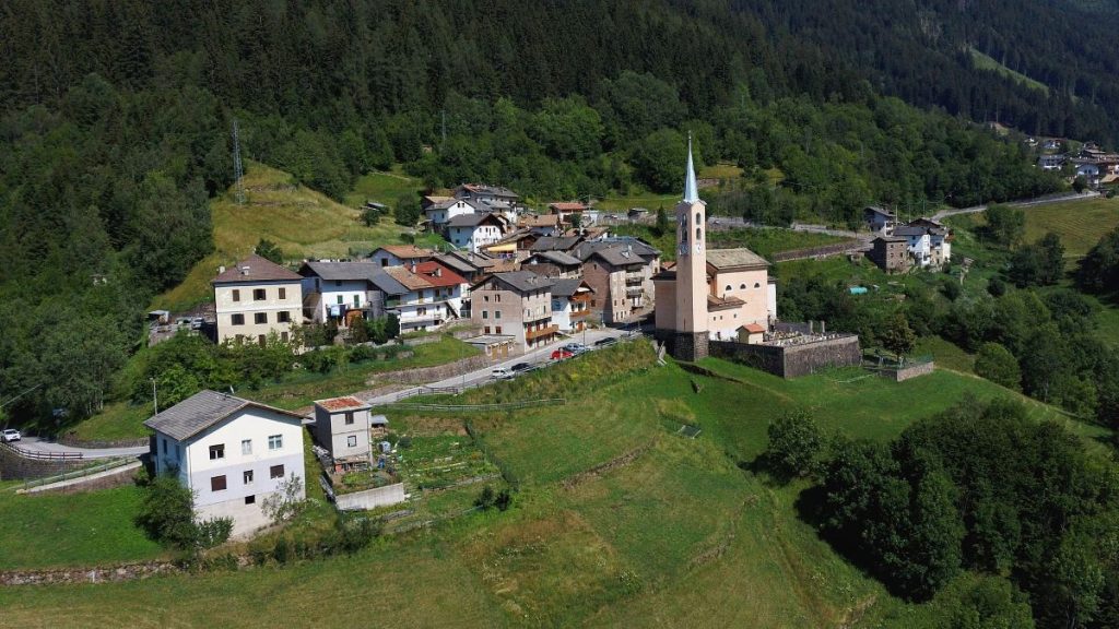 Montalbiano, frazione del comune di Valfloriana, nella bassa Val di Fiemme @Wikipedia