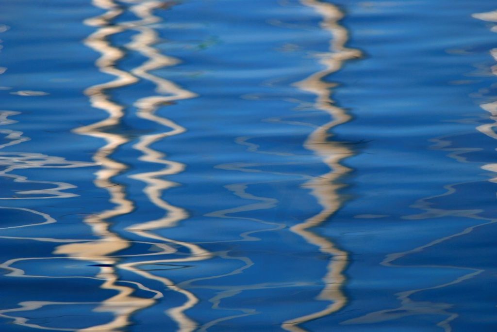 Bolsena, riflessi nel Lago, foto Stefano Ardito