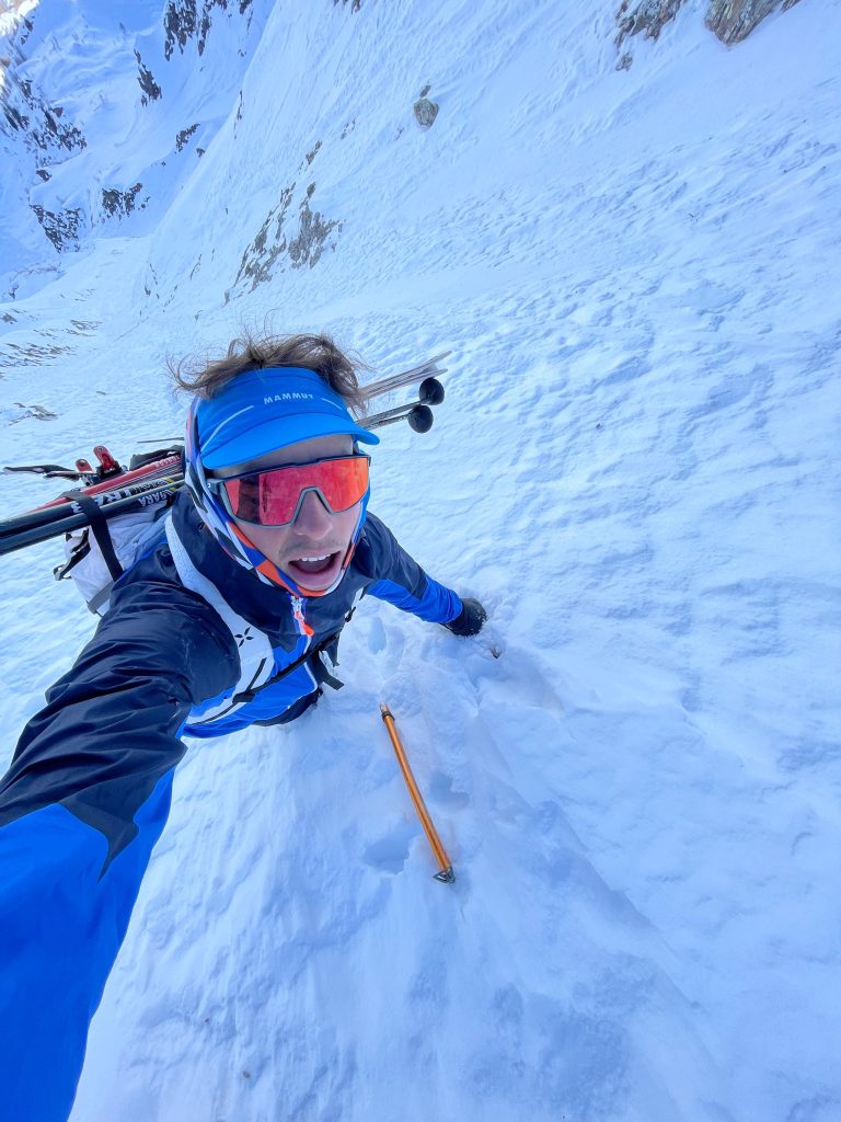 Prima di una discesa di sci ripido in Val Bedretto