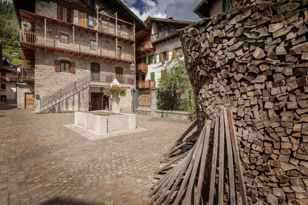 Una piazzetta di Mezzano @visittrentino.info