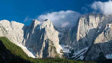 La Nord del Piccolo Mangart, sulla quale Piussi, nel 1962, ha aperto la via del Pilastro. Foto Claudio Costerni