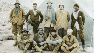 La spedizione inglese all'Everest del 1924. Shebbeare è il primo seduto a sinistra © royal geographical society