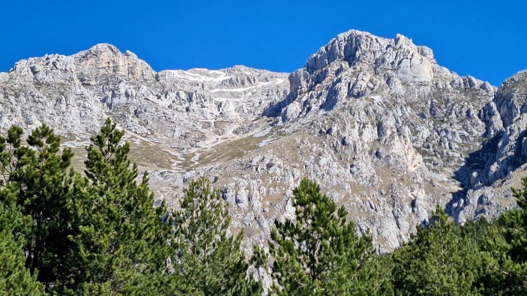 Il Monte Velino dal Colle Pelato, foto Stefano Ardito