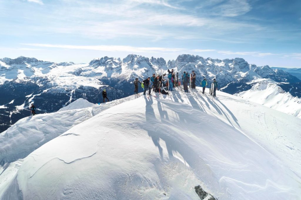 Il panorama da Cima Serodoli. Foto @campigliodolomiti - Polla Alessandro
