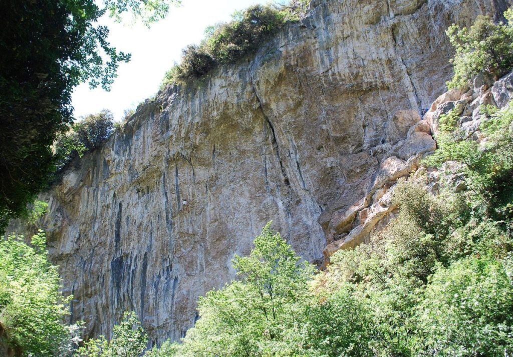 La falesia Policromuro @Wikimedia Commons