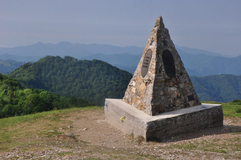Monte Antola, il memoriale dei partigiani, foto Stefano Ardito