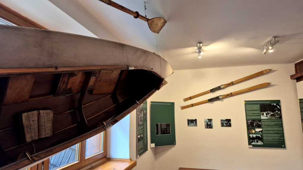 Rifugio di Chocholowska, il kayak di Karol Woytjla, foto Stefano Ardito